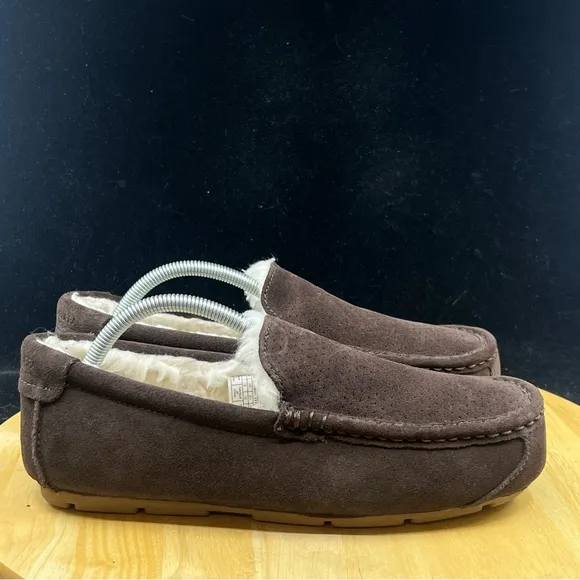 KOOLABURRA BY UGG MEN’S TIPTON EMBOSS 1119273 SIZE 9 CHOCOLATE BROWN/ BRAND NEW