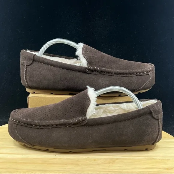 KOOLABURRA BY UGG MEN’S TIPTON EMBOSS 1119273 SIZE 9 CHOCOLATE BROWN/ BRAND NEW