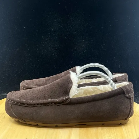 KOOLABURRA BY UGG MEN’S TIPTON EMBOSS 1119273 SIZE 9 CHOCOLATE BROWN/ BRAND NEW