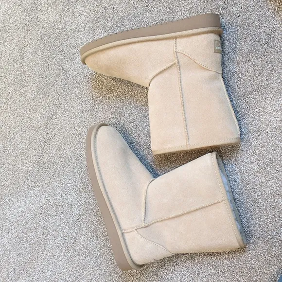 Koolaburra by UGG Tan Boots Women's size 5