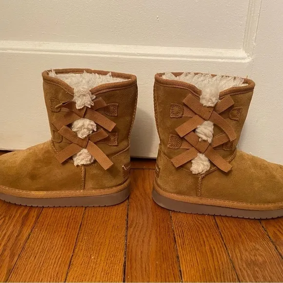 Koolaburra by UGG Victoria Short Chestnut Boots Size 12.