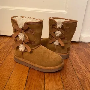 Koolaburra by UGG Victoria Short Chestnut Boots Size 12.