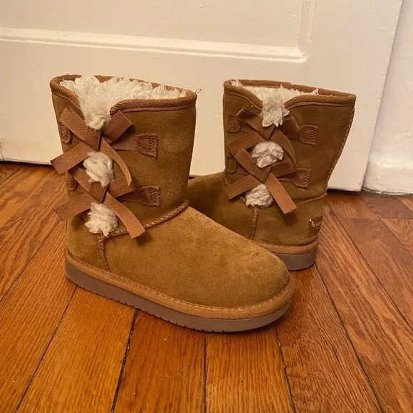 Koolaburra by UGG Victoria Short Chestnut Boots Size 12.