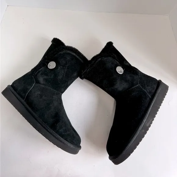 KOOLABURRA WOMENS NALIE SHORT BOOTS. Size 6