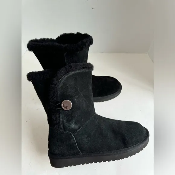 KOOLABURRA WOMENS NALIE SHORT BOOTS. Size 6