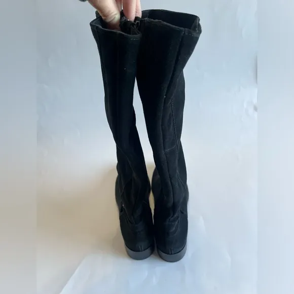 La Canadienne Women's 10M Black Suede Leather Tall Boots Buckle Accent 16&quot; NEW