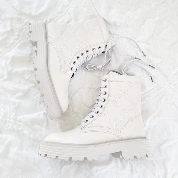 La Canadienne  Yasmine Lace Up Boots Size 5.5 New $598