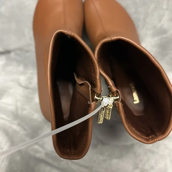 Larroudé Miso Leather Platform Short Boots 8