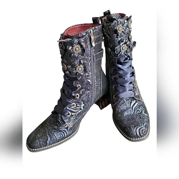 L'Artiste Originala Navy Booties Size 39/8.5.   C01013