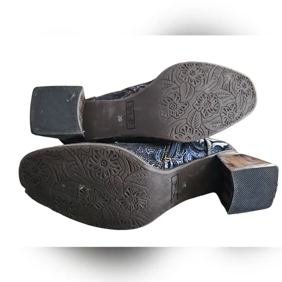 L'Artiste Originala Navy Booties Size 39/8.5.   C01013