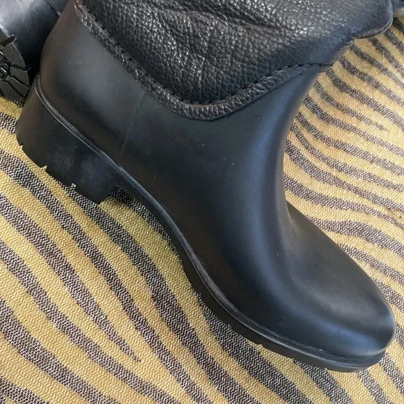 Leather boots w/ bows!