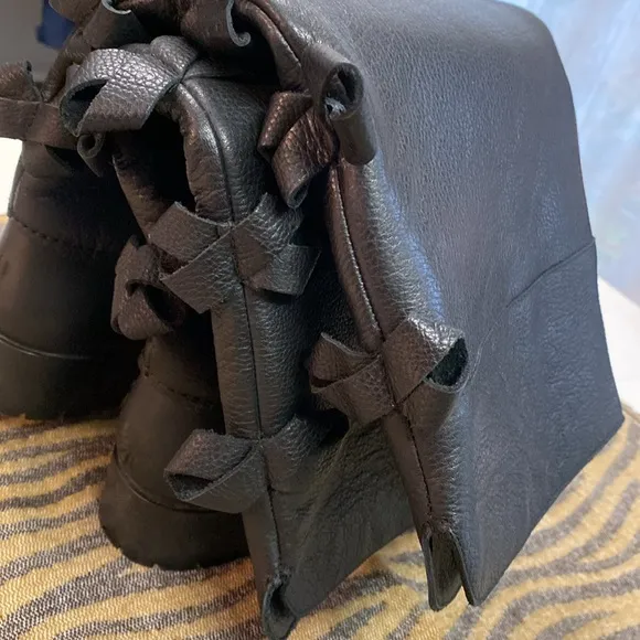 Leather boots w/ bows!