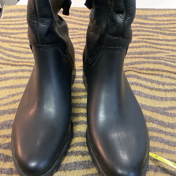 Leather boots w/ bows!