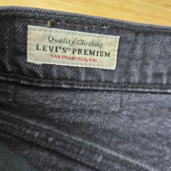 Levi's Premium‎ Ribcage Shorts (size 27) Black Denim Cotton Button Fly Womens