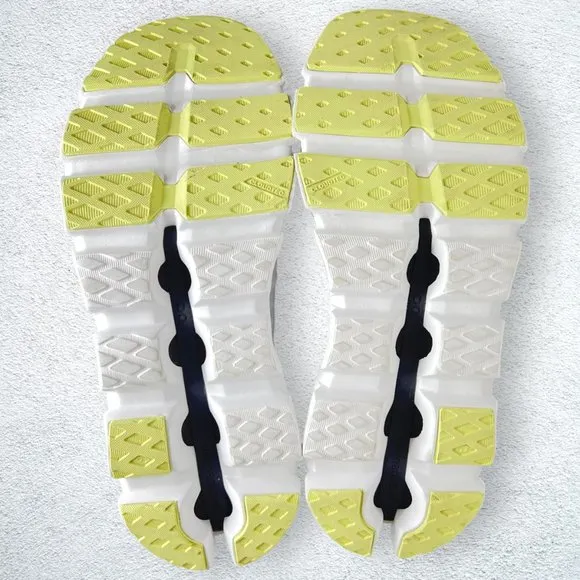 Like NEW Cloudswift 3 Running Shoes by On Running