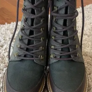 LIKE NEW Tory Burch Woman Ankle Boots Military Olive ONLY WORN A FEW TIMES
