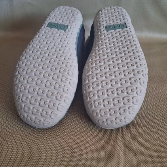 L.L. Bean Women’s Fleece Lined Slip on Insulated Shoes Booties Size 10
