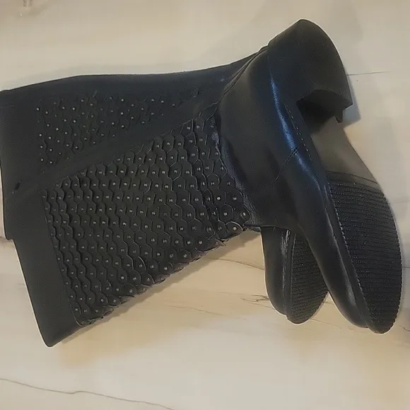LUI CHUNG Black Leather Scallop Studded Tall Gladiator Style Boots 8.