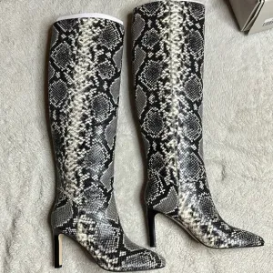 Marc Fisher LTD Womens Zadia 2 Leather Tall Knee-High Boots sz6.5 Animal print