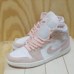 Men NIKE Air Jordan 1 Mid SE Whtie/Legend Pink Mens size 13