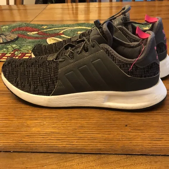 Men’s Adidas Running Shoe Size 7 Gray w/ Pink Quick Tie