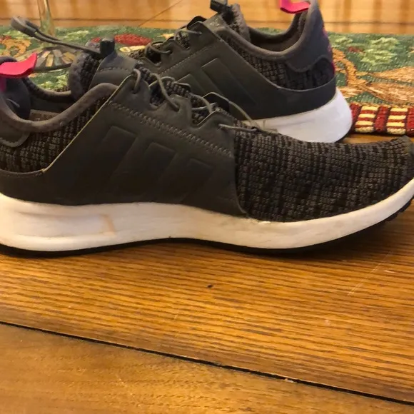 Men’s Adidas Running Shoe Size 7 Gray w/ Pink Quick Tie