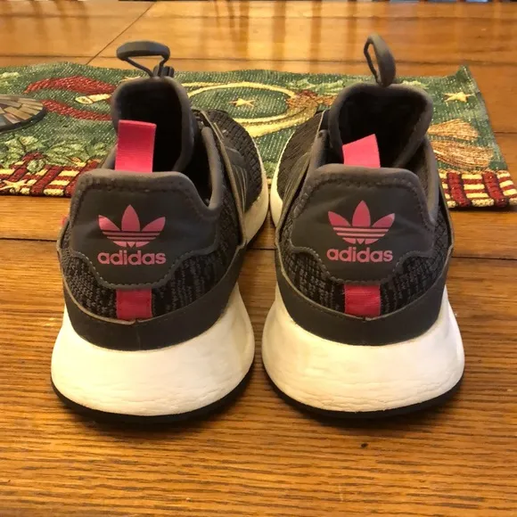 Men’s Adidas Running Shoe Size 7 Gray w/ Pink Quick Tie