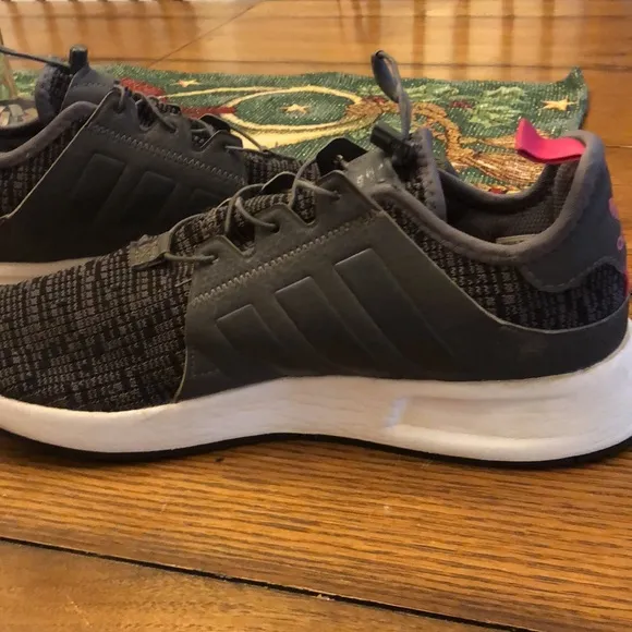Men’s Adidas Running Shoe Size 7 Gray w/ Pink Quick Tie