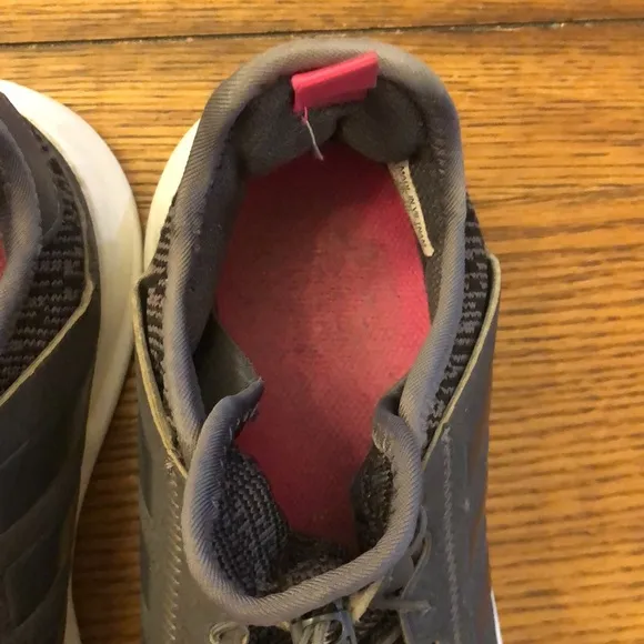 Men’s Adidas Running Shoe Size 7 Gray w/ Pink Quick Tie