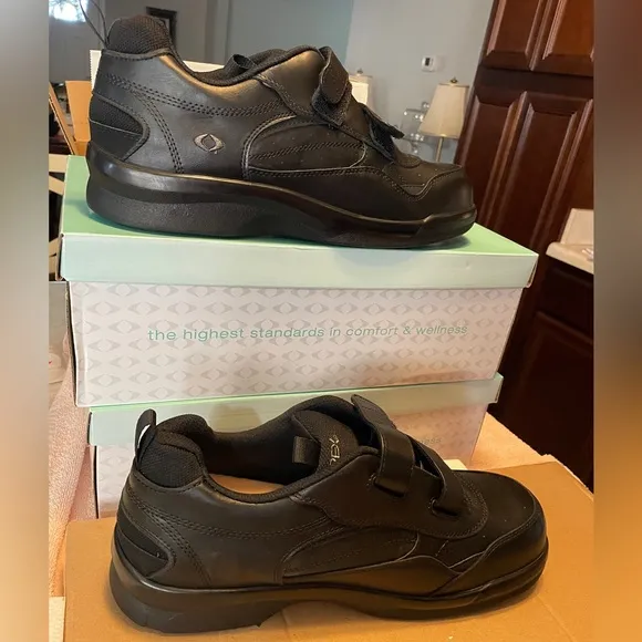 Men's apex athletic Velcro sneakers.  size 12.5 wide