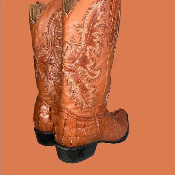 Men’s cayman look leather boots sz 9