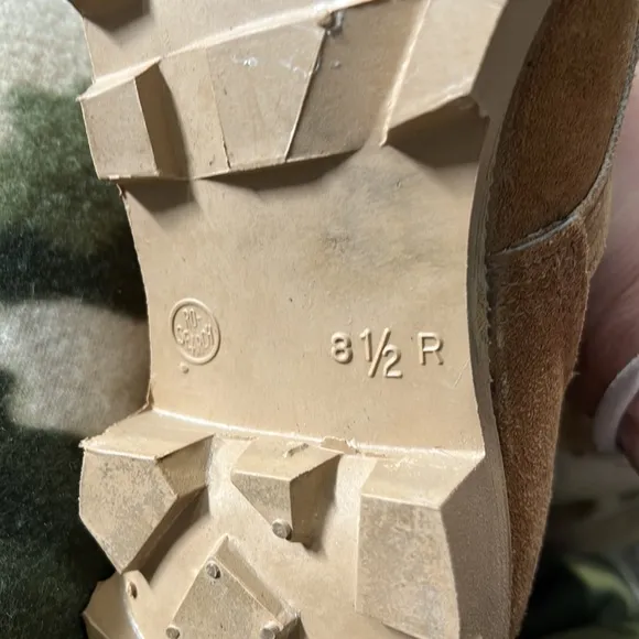 Men’s Desert military boots tan size 81/2 NEW