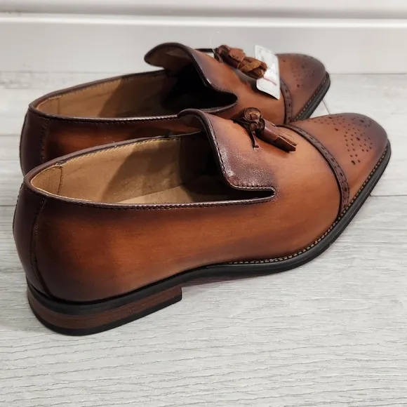 Men's shoes, La Milano, Mens Tracy 11 Tasseled Leather Loafer, Size 9 M.