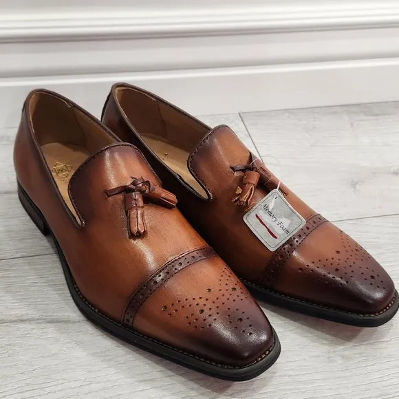 Men's shoes, La Milano, Mens Tracy 11 Tasseled Leather Loafer, Size 9 M.