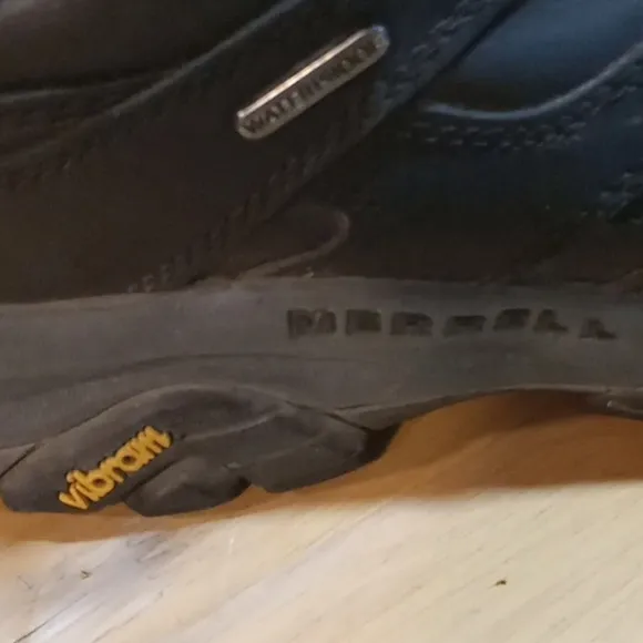MERRELL VIBRAM WATERPROOF BLACK SNEAKERS / SHOES  SIZE 12 LIKE NEW CONDITION