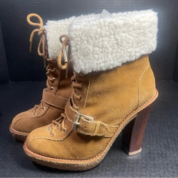Michael Kors Derby Lace up Suede and faux Sherpa lined/cuffs 5.5M Excellent!