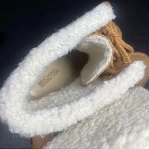 Michael Kors Derby Lace up Suede and faux Sherpa lined/cuffs 5.5M Excellent!