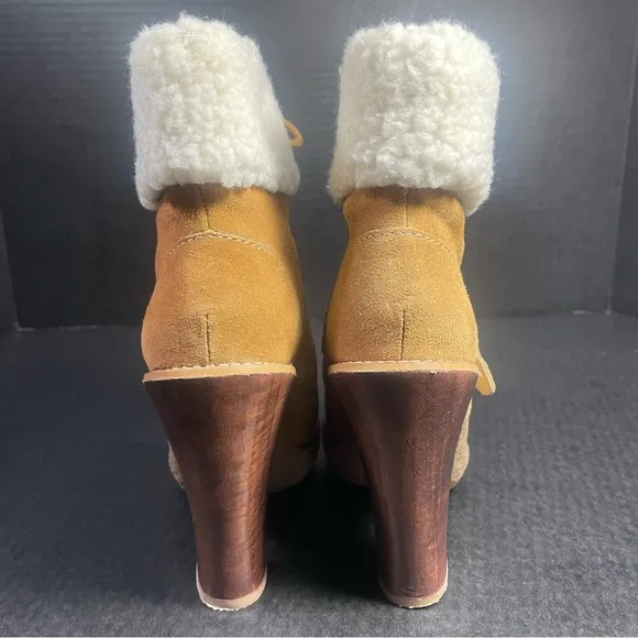 Michael Kors Derby Lace up Suede and faux Sherpa lined/cuffs 5.5M Excellent!