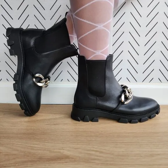 🤩MICHAEL KORS Scarlett Womens leather Chelsea boots Sz 7.5 Black Silver Chain🤩