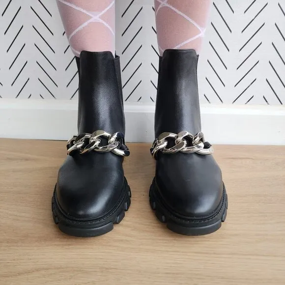 🤩MICHAEL KORS Scarlett Womens leather Chelsea boots Sz 7.5 Black Silver Chain🤩