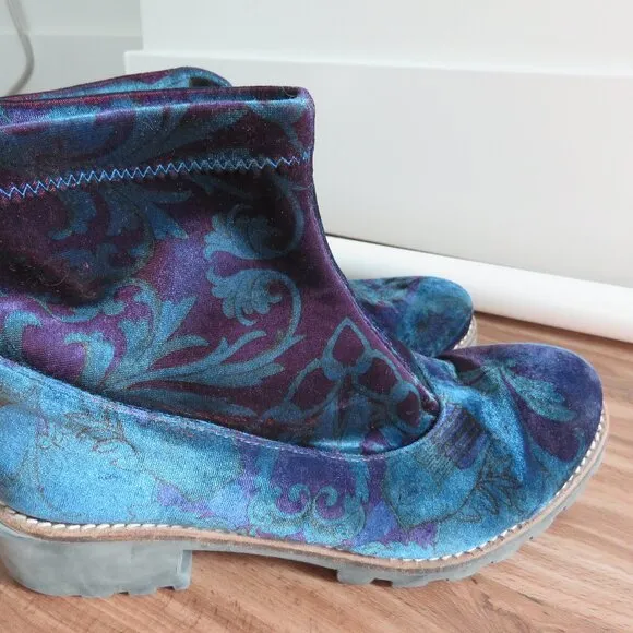 MIISTA Velvet Velveteen Floral Pull On Lug Booties Boots Boho Hippie Sz 7.5