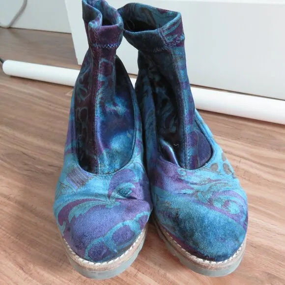 MIISTA Velvet Velveteen Floral Pull On Lug Booties Boots Boho Hippie Sz 7.5