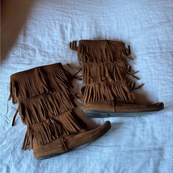 Minnetonka Tall Brown Suede Fringe Moccasin Boots