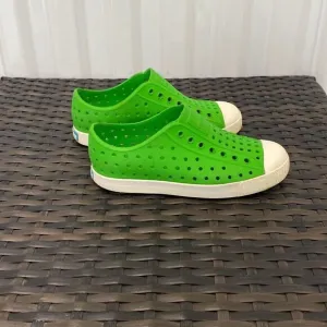 Native Jeffersons kid shoes size 13