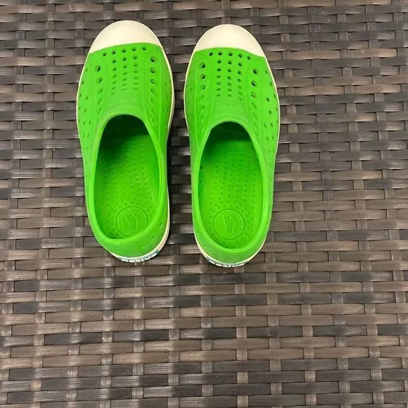 Native Jeffersons kid shoes size 13
