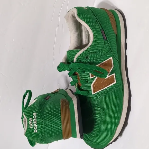 New Balance 574 boys size 5 Green Nylon Canvas Suede Athletic Sneakers Shoes.
