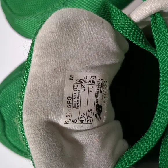 New Balance 574 boys size 5 Green Nylon Canvas Suede Athletic Sneakers Shoes.
