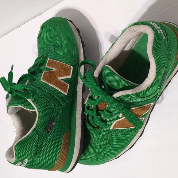 New Balance 574 boys size 5 Green Nylon Canvas Suede Athletic Sneakers Shoes.