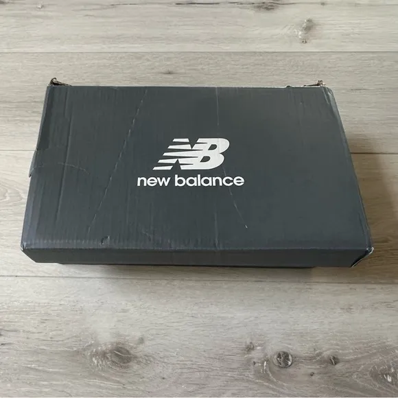 New Balance Women's 327 Shoes black and white size 8.5 NWT in packaging