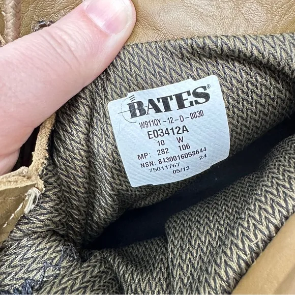 New Bates military mountain combat hiking boots. Men’s 10 wide. E03412A.